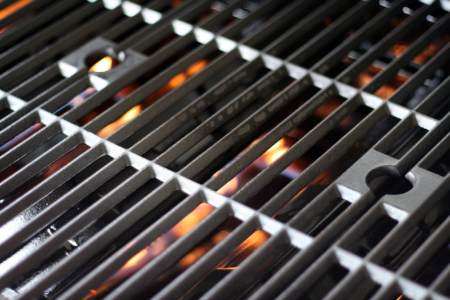 Seasoned cast iron grill grate