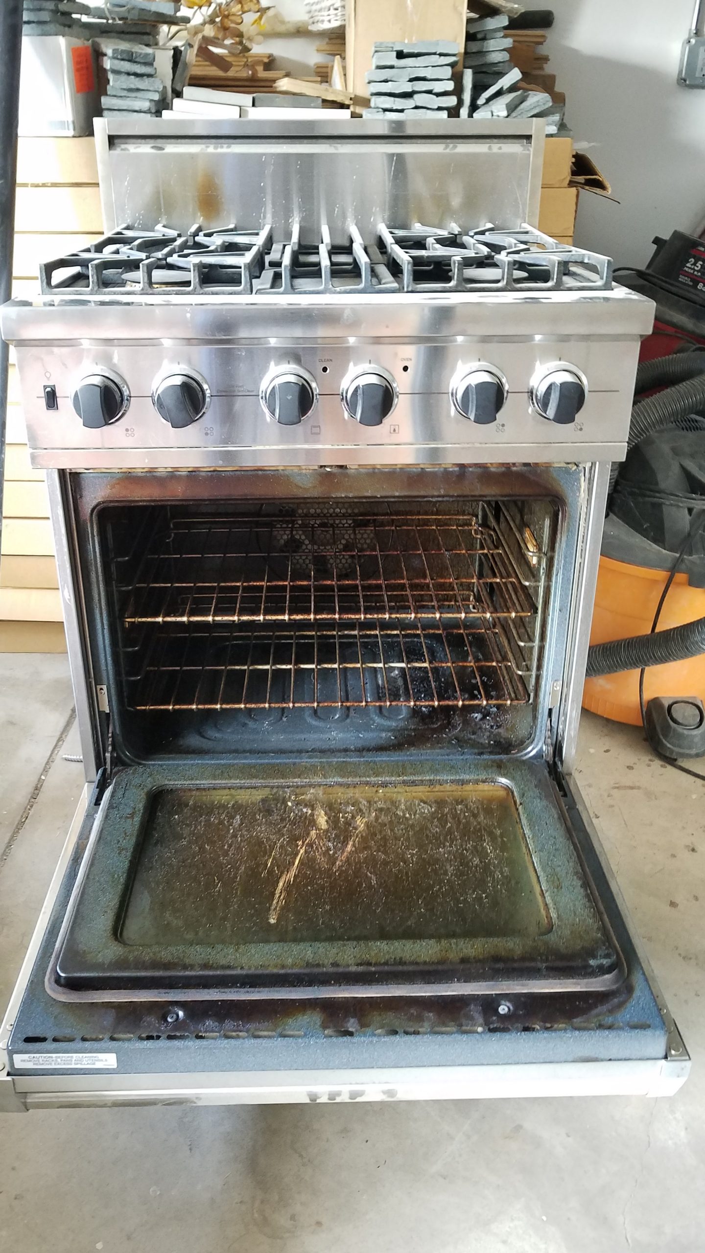 Viking range before cleaning