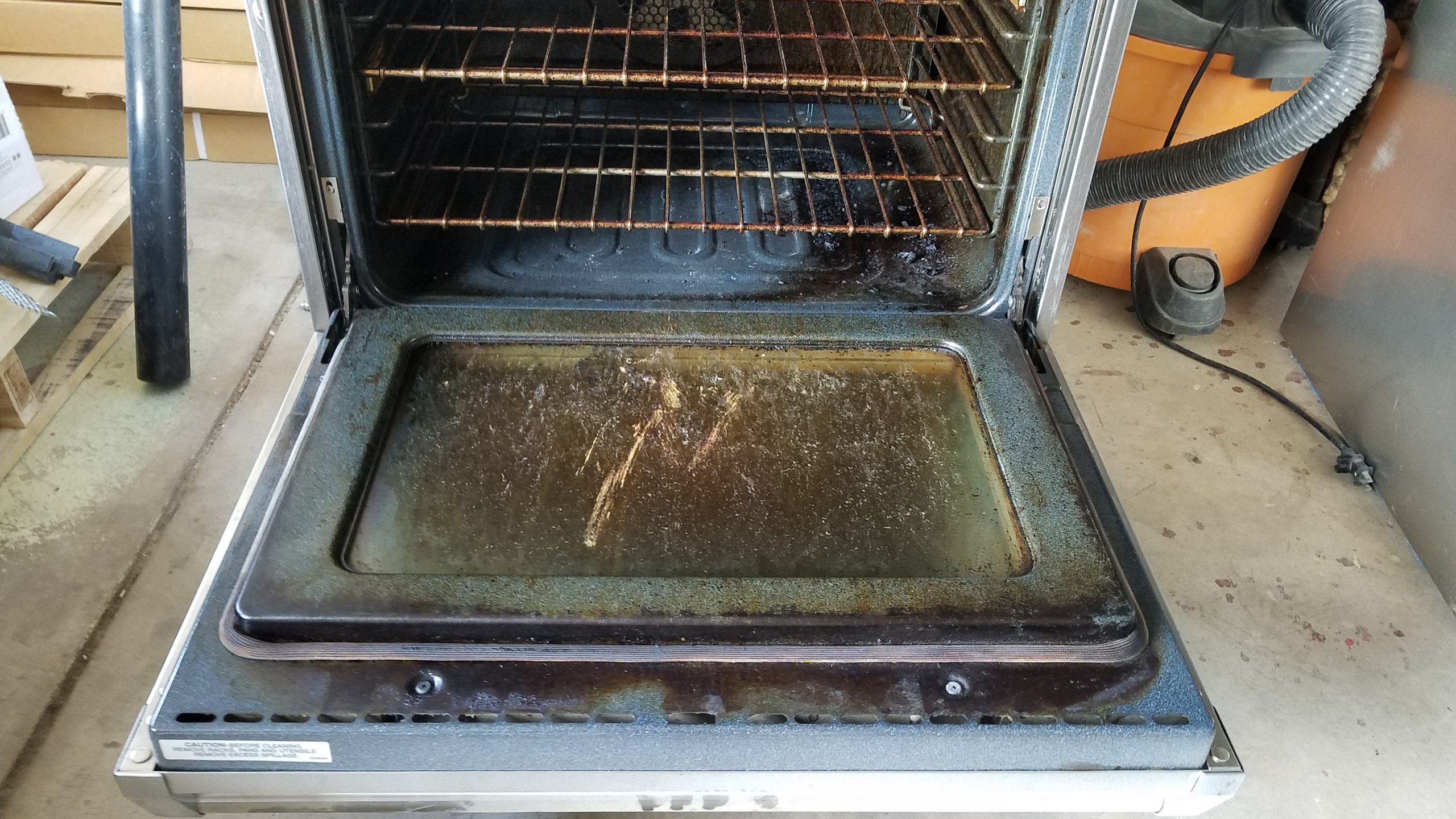 Viking range before cleaning