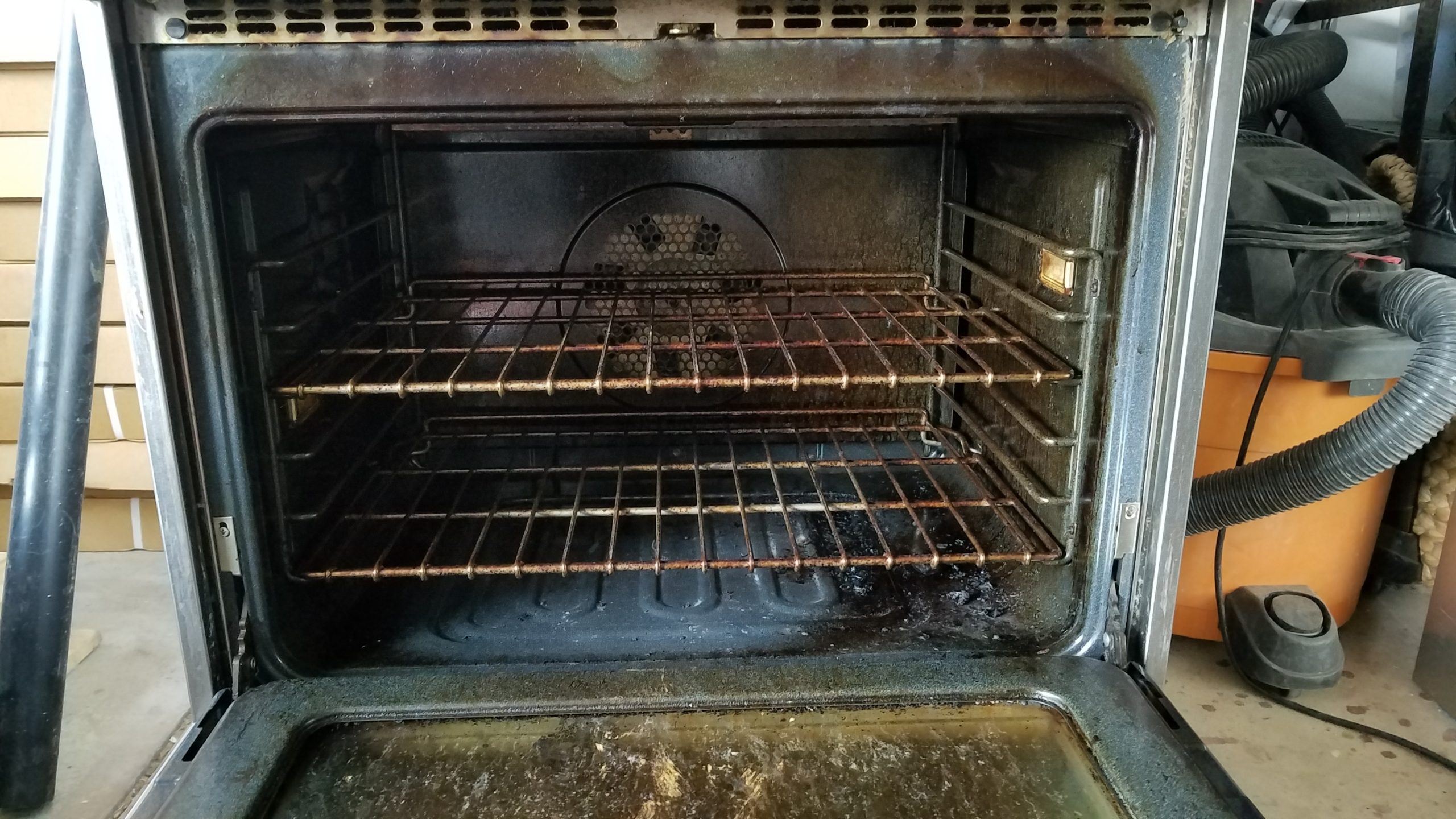 Viking range before cleaning