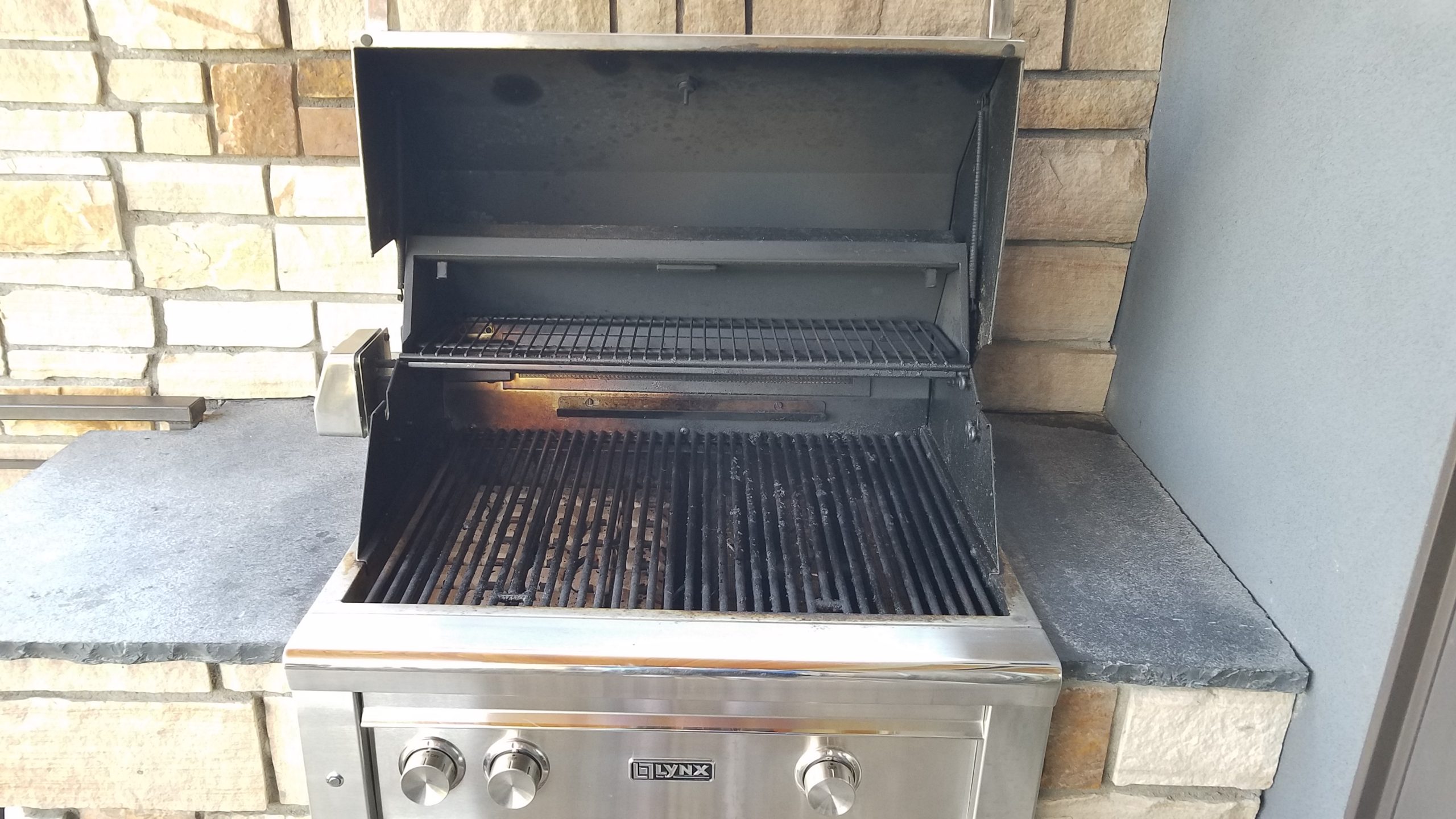 Lynx grill before cleaning