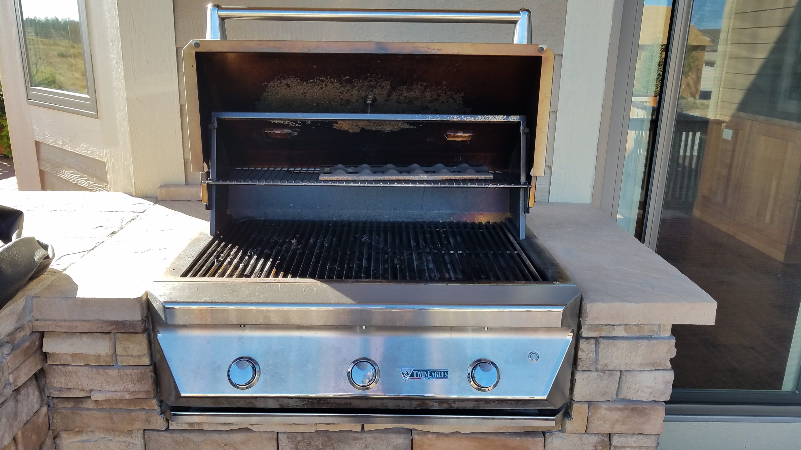 Twin Eagles grill before cleaning
