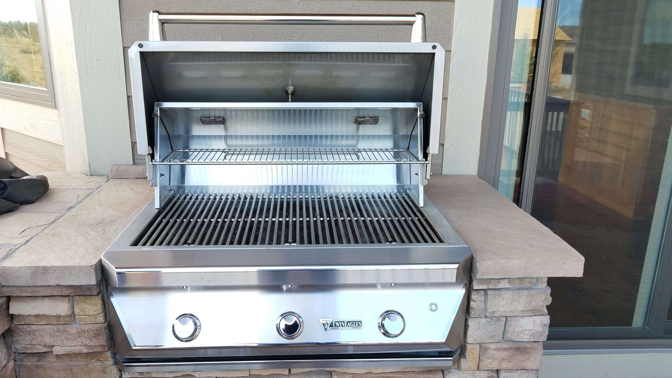 Twin Eagles grill after cleaning