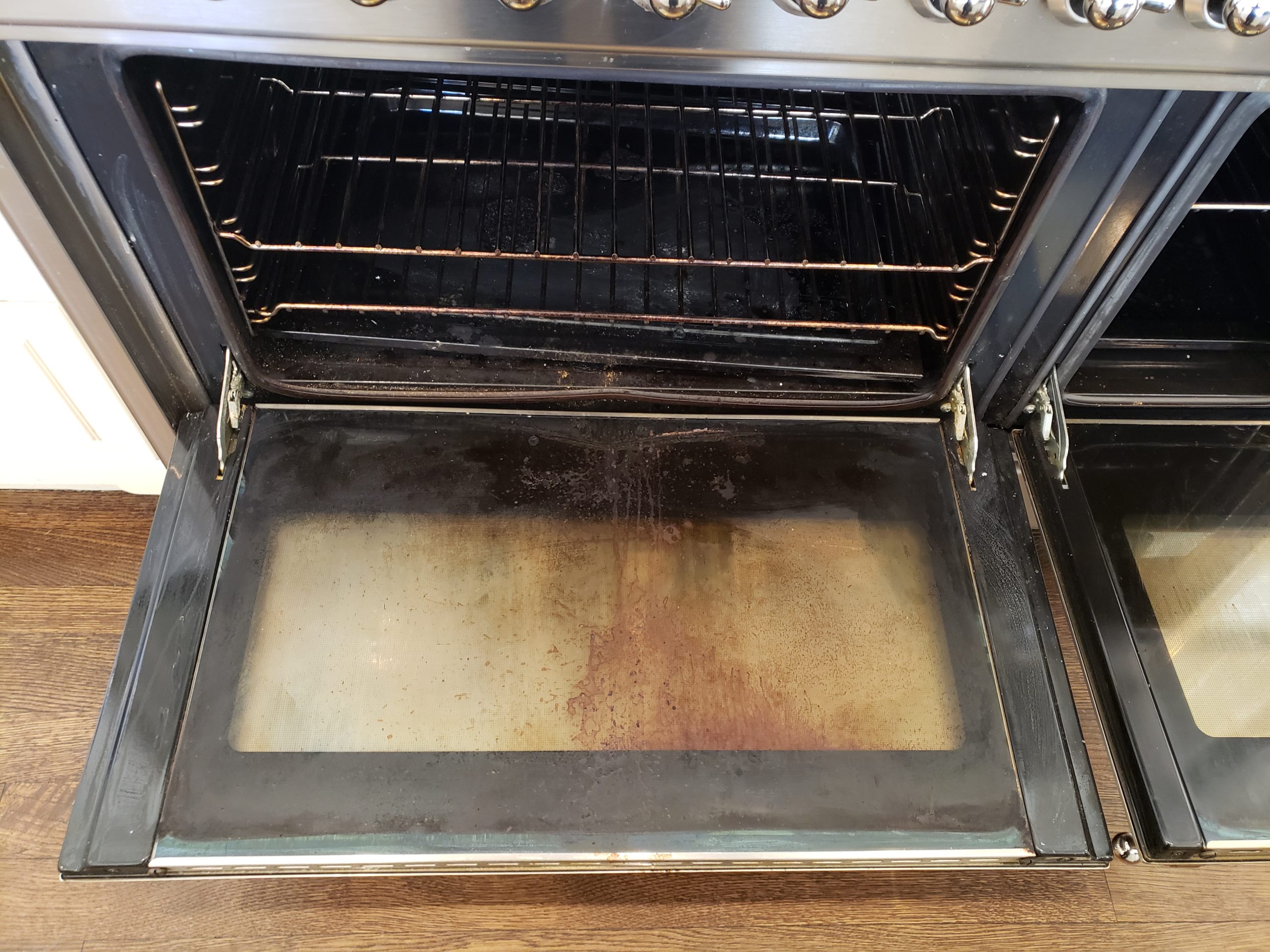 Ilve range before cleaning