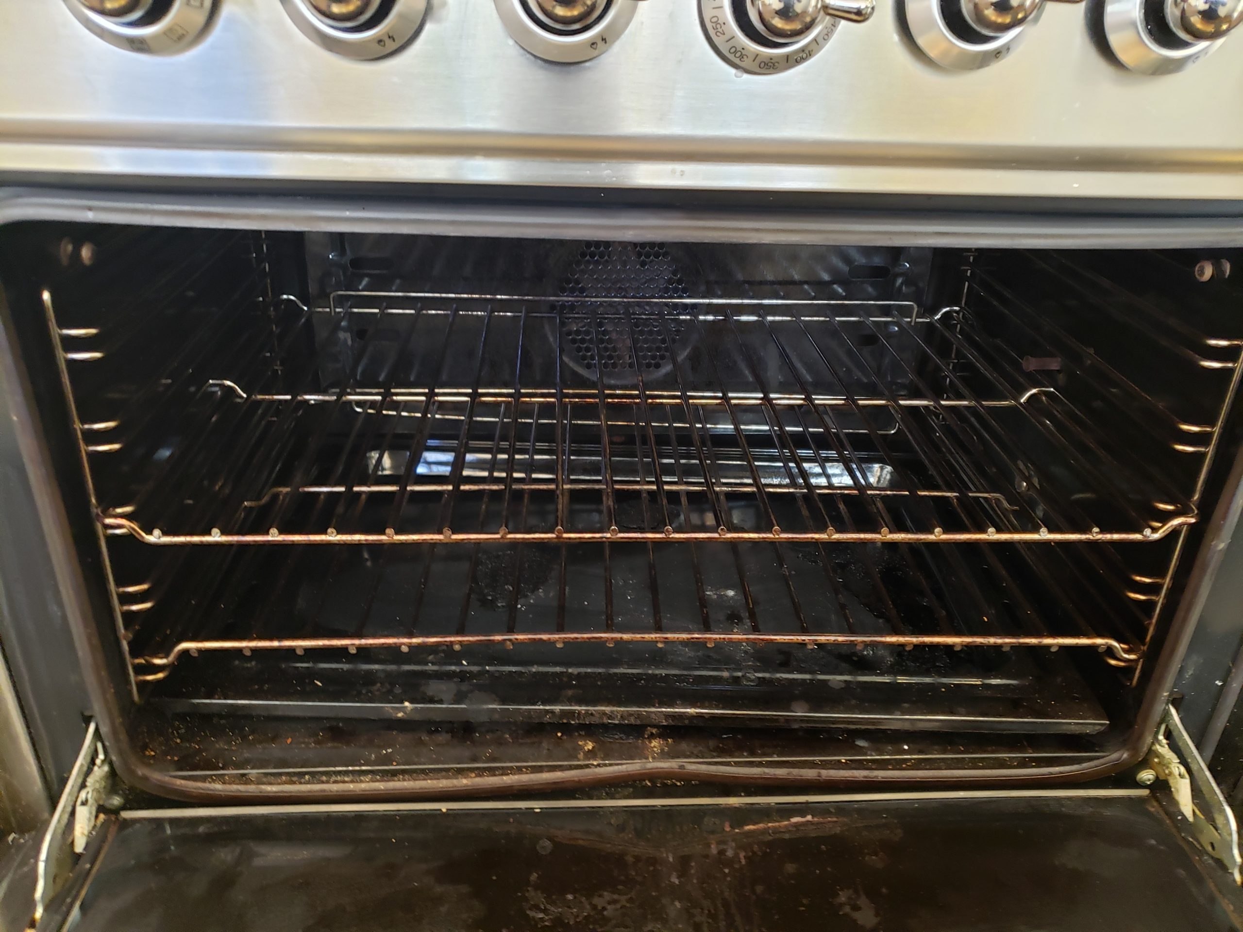 Ilve range before cleaning