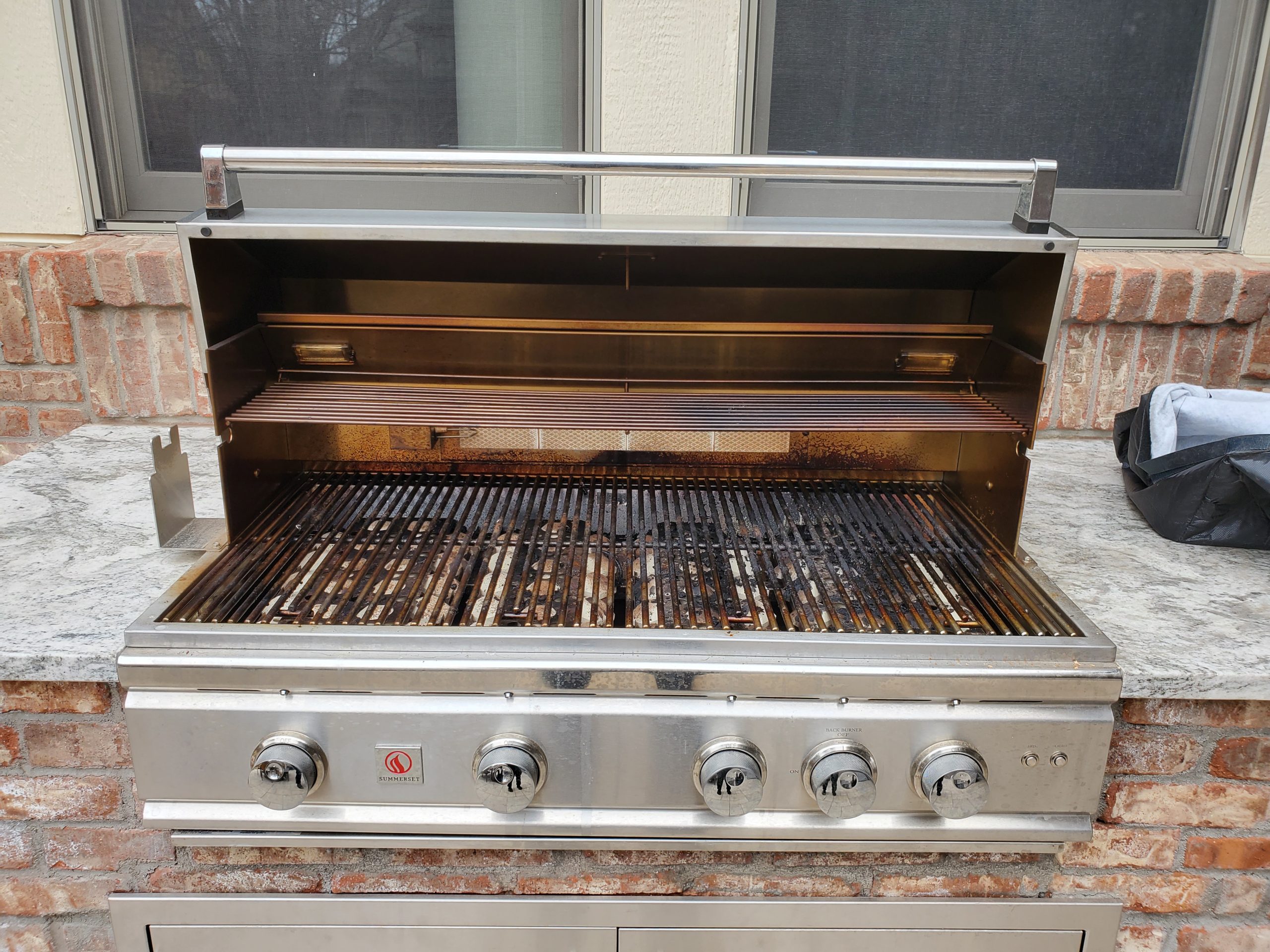 Summerset grill before cleaning