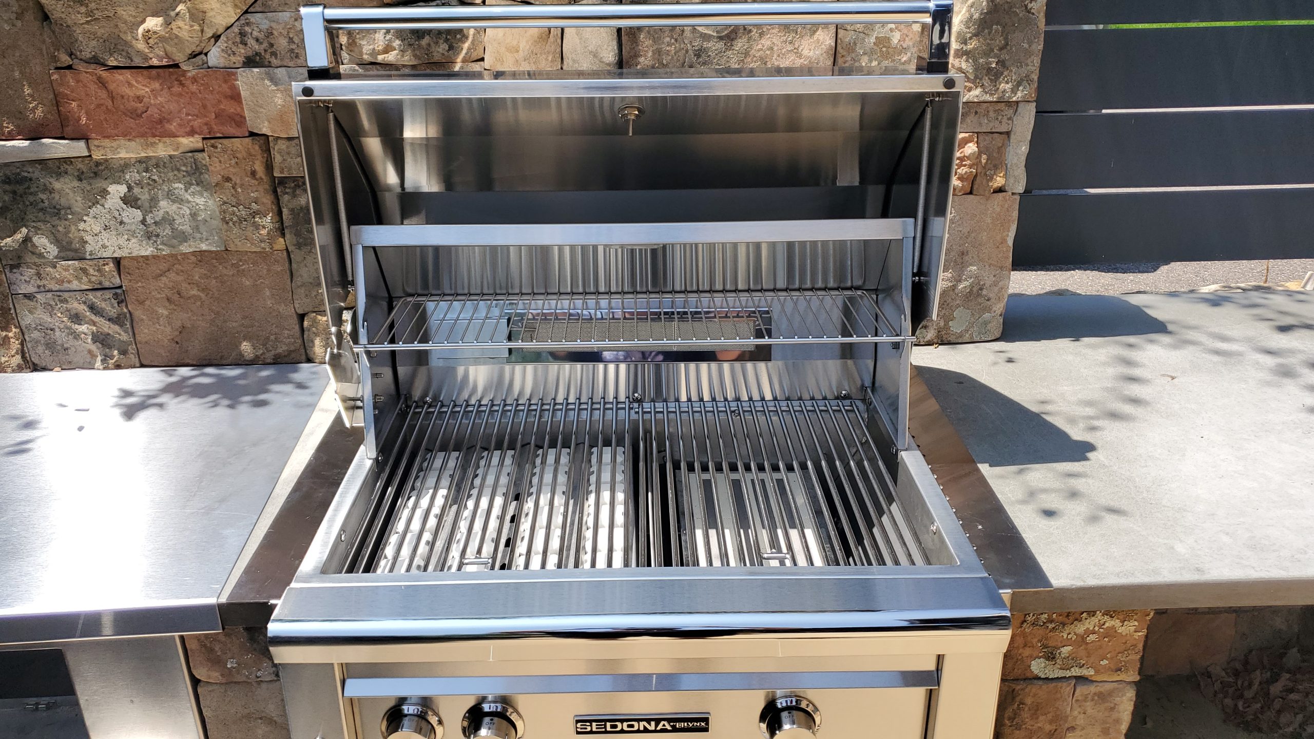 Lynx grill installation