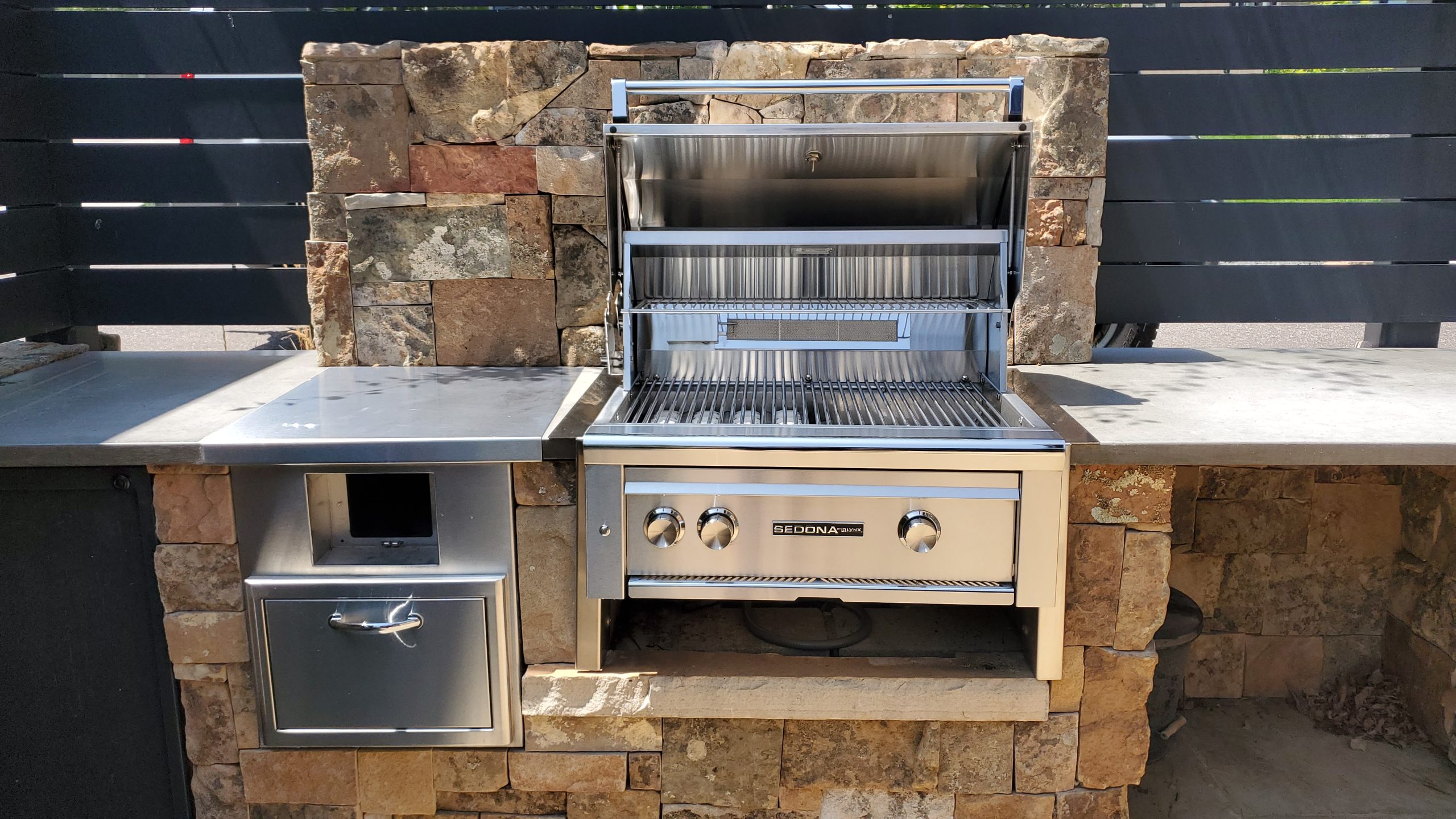 Lynx grill installation
