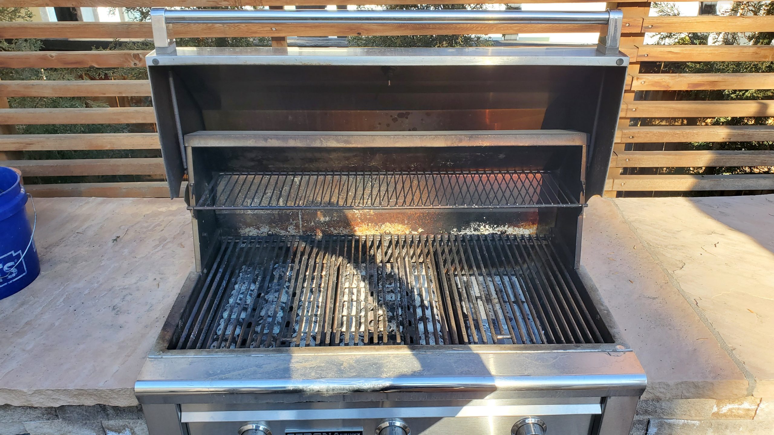 Lynx grill before cleaning