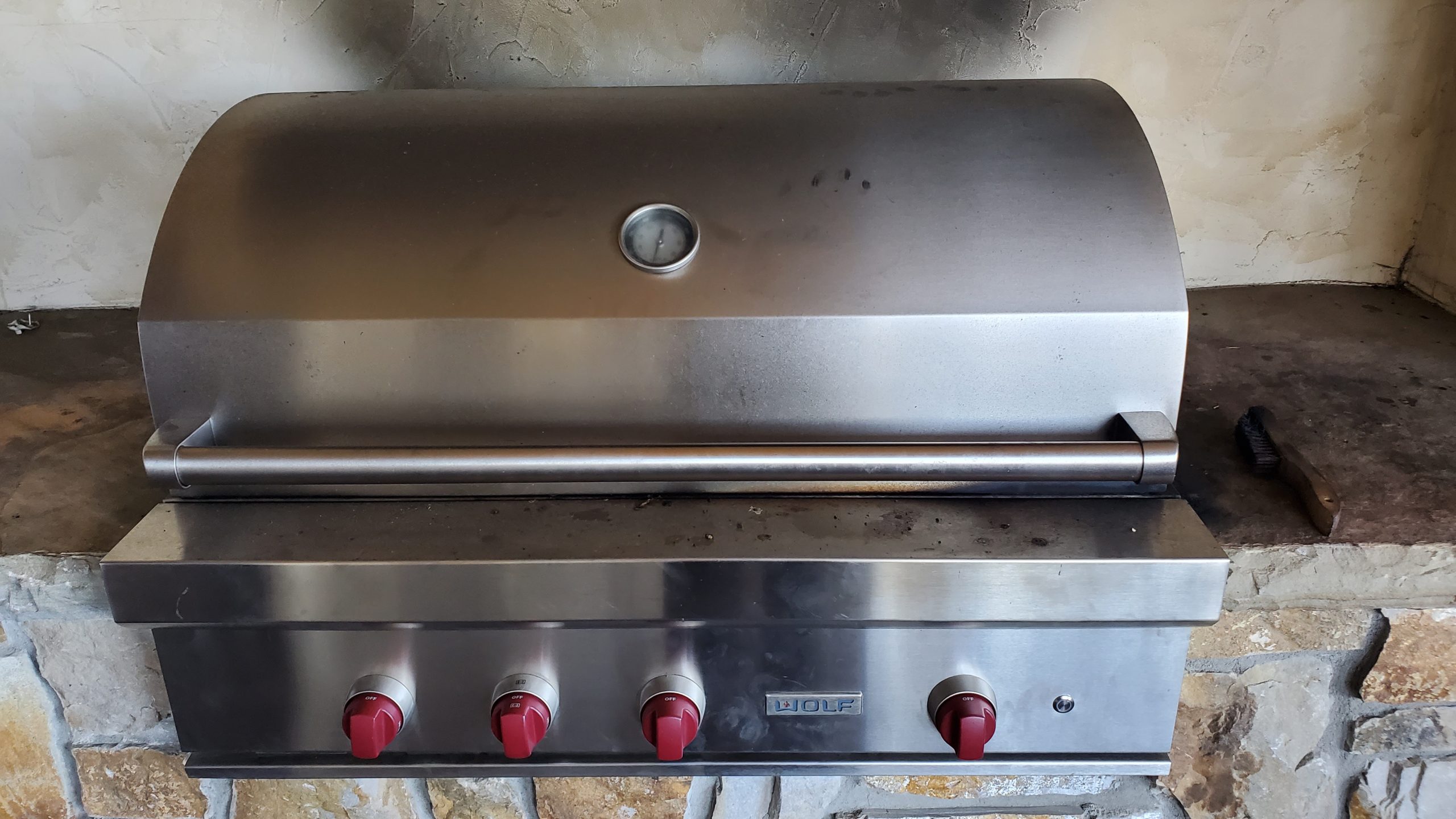 Wolf grill before cleaning