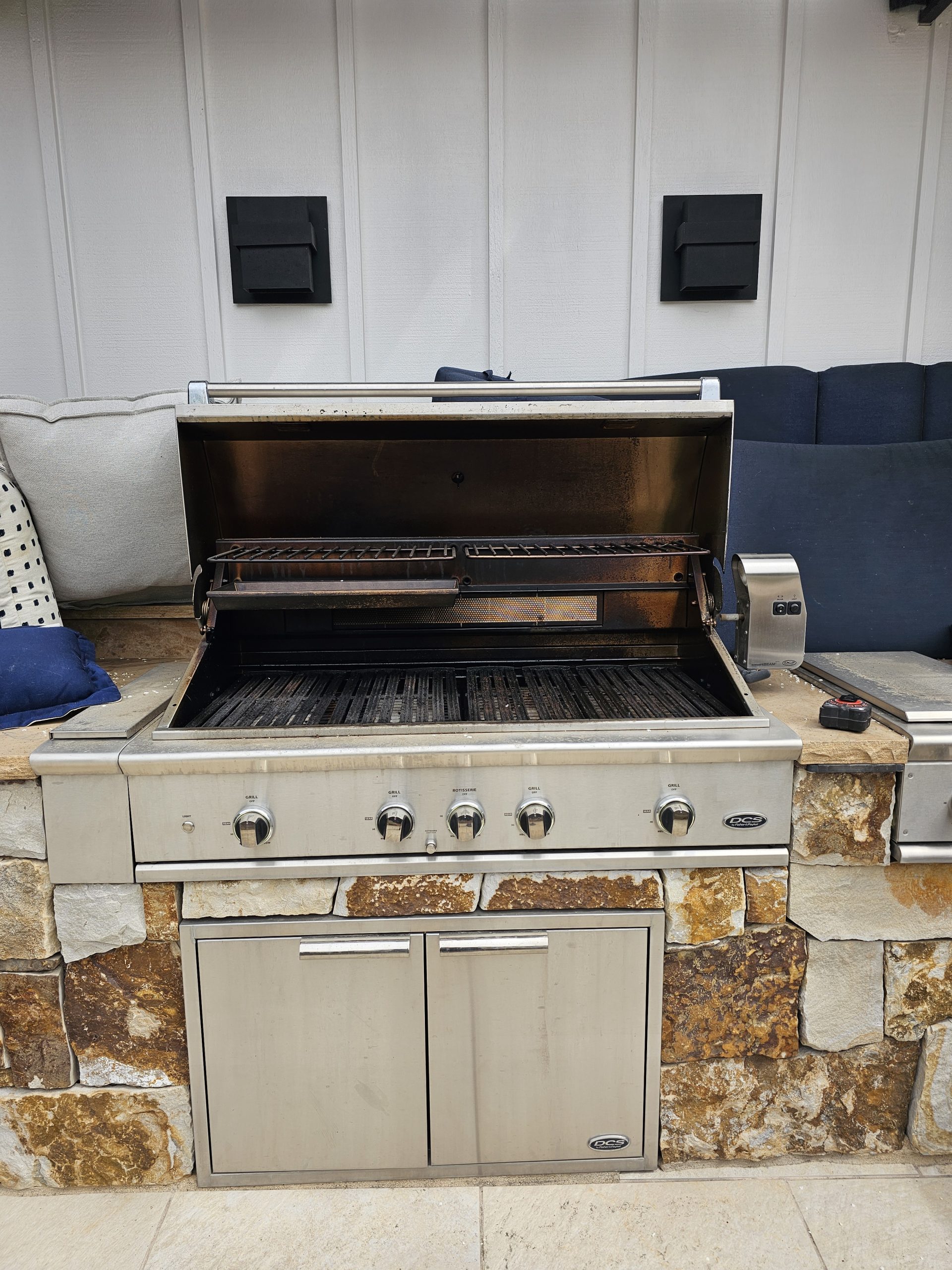 Lynx grill installation