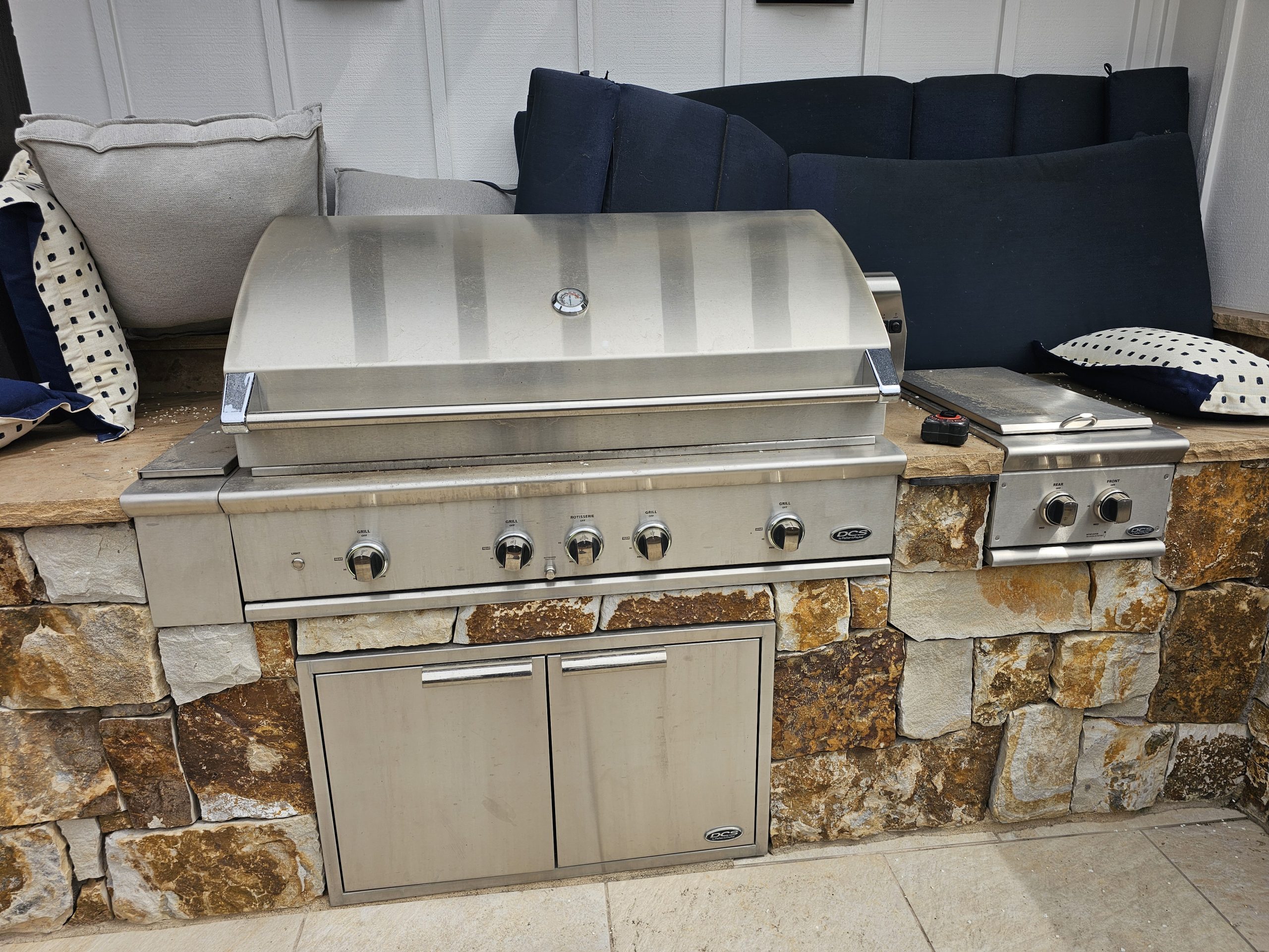 Lynx grill installation