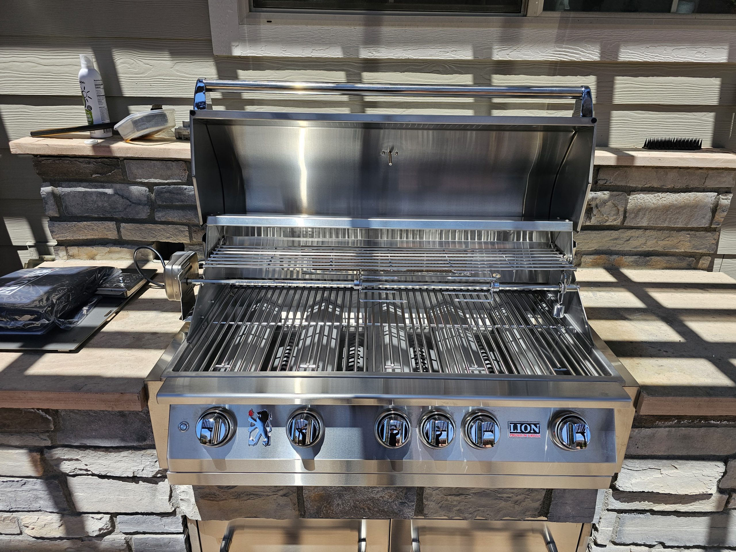 Lion grill installation