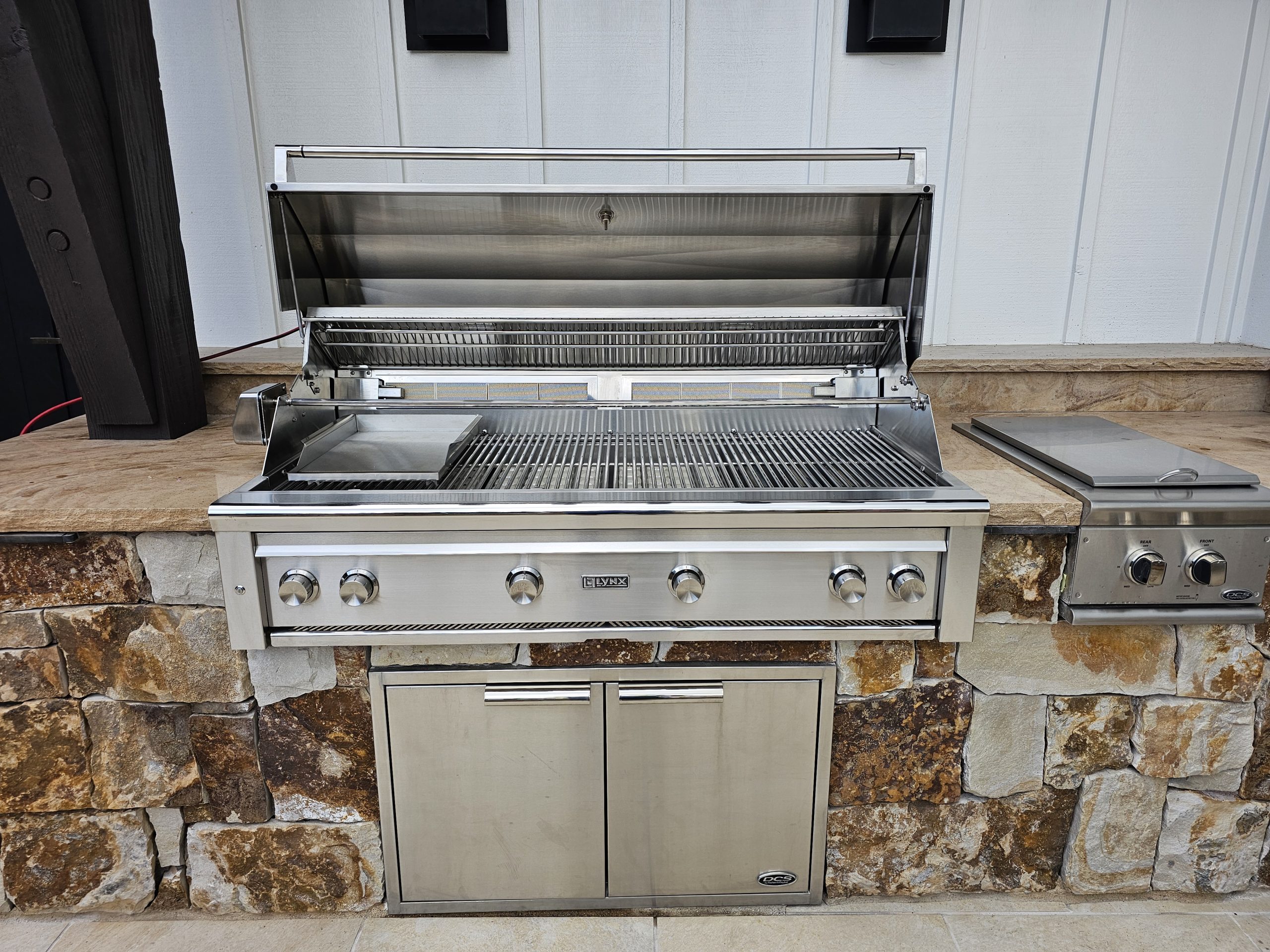 Lynx grill installation