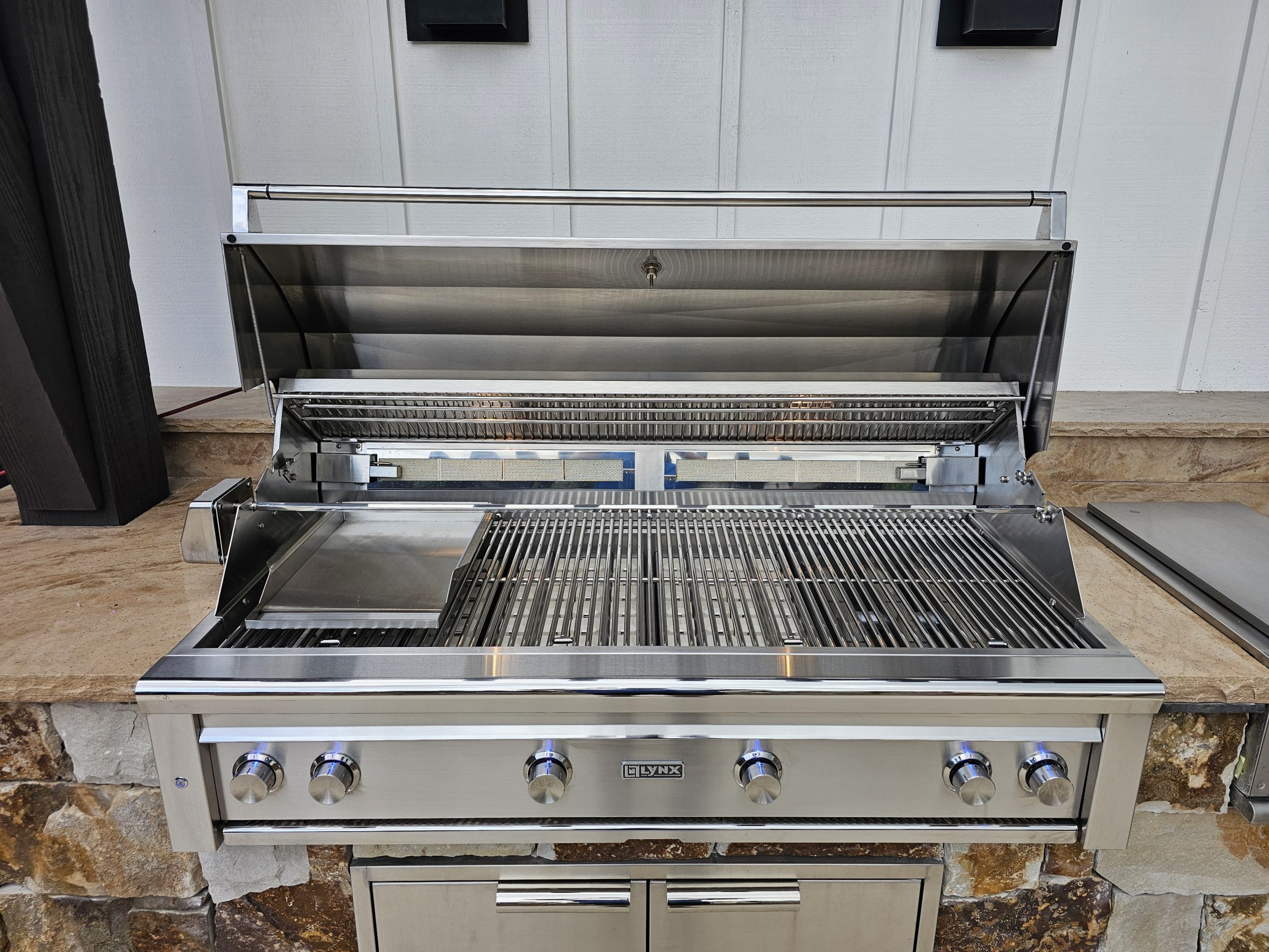 Lynx grill installation