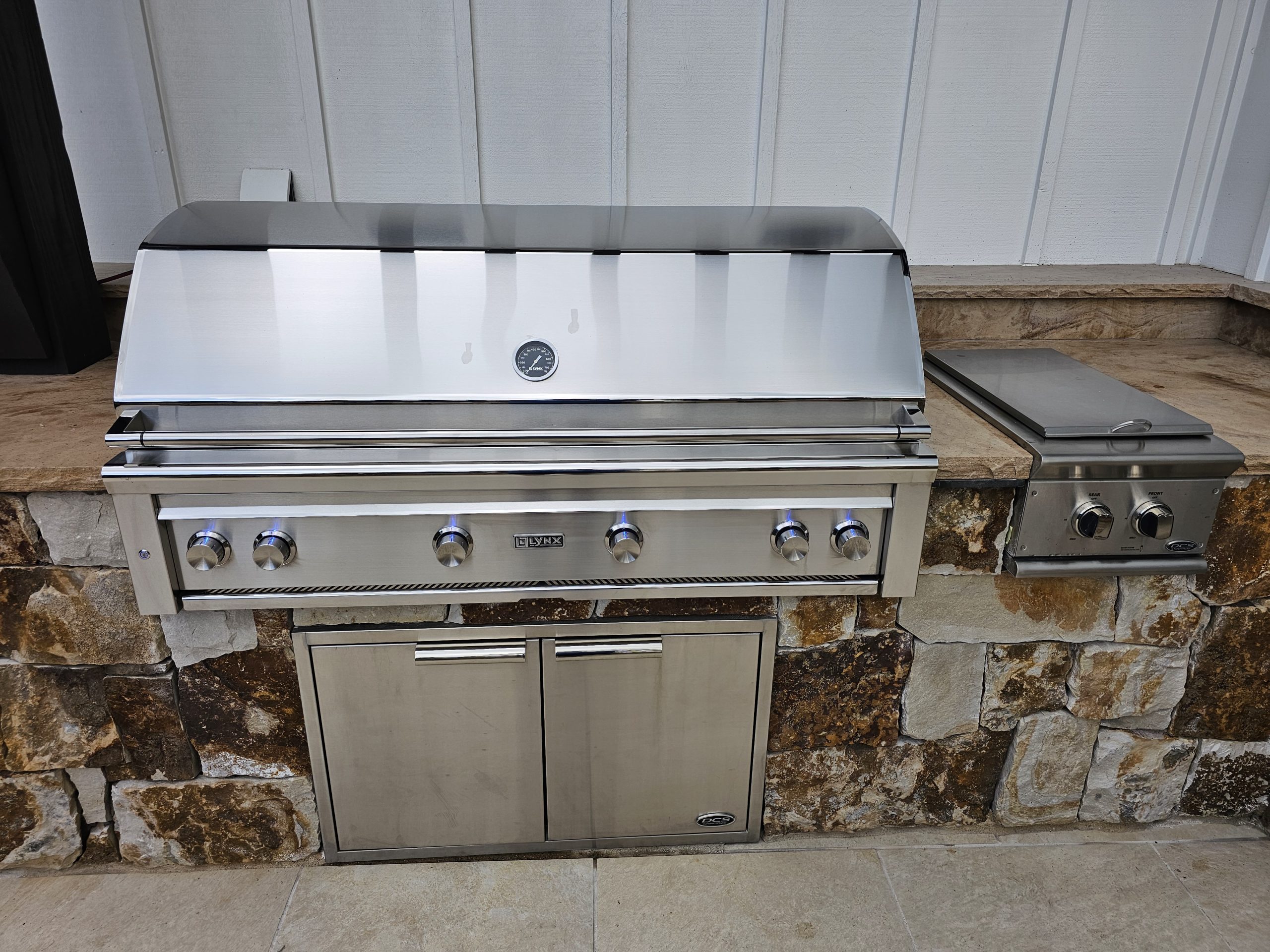 Lynx grill installation