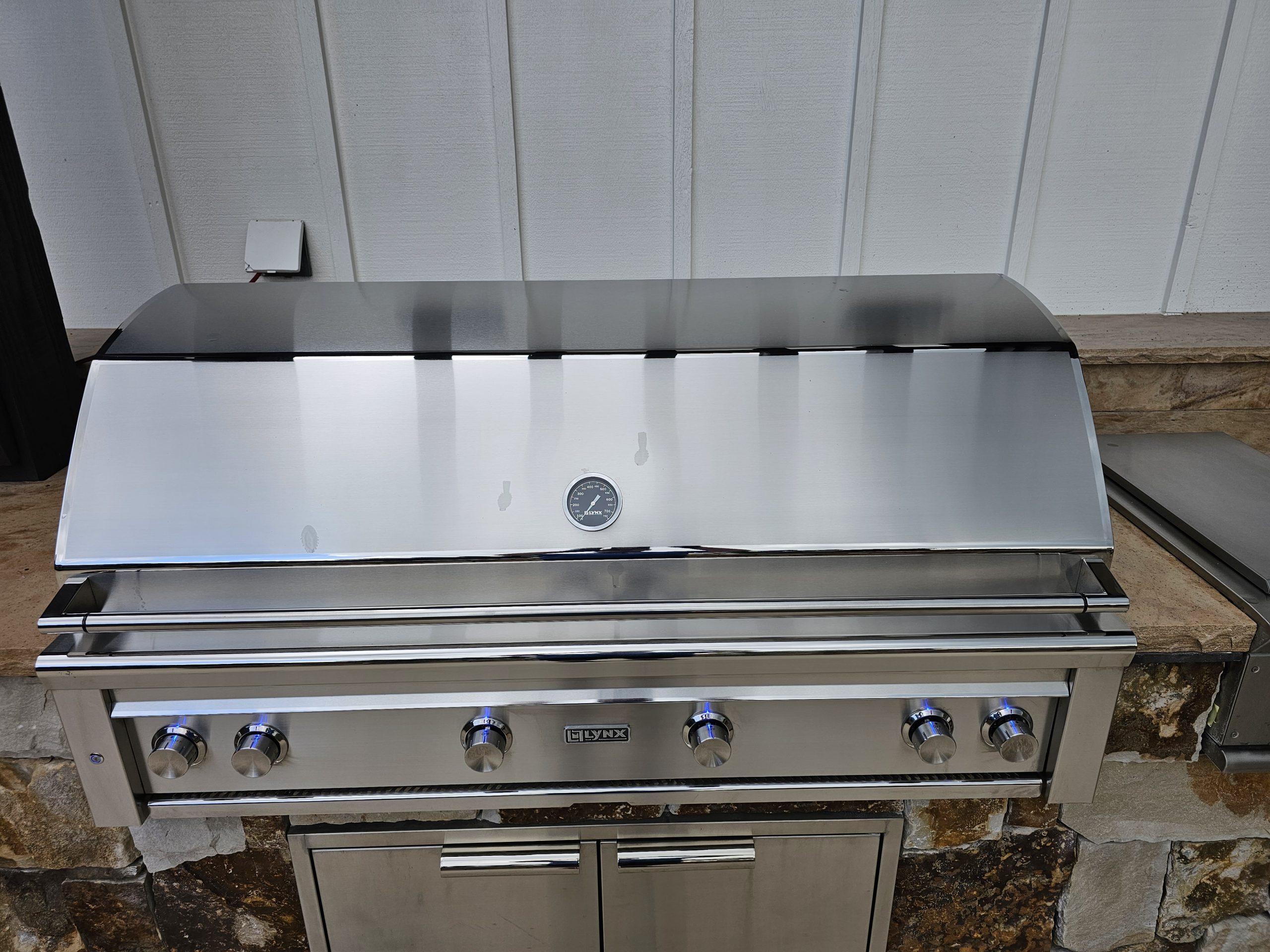 Lynx grill installation