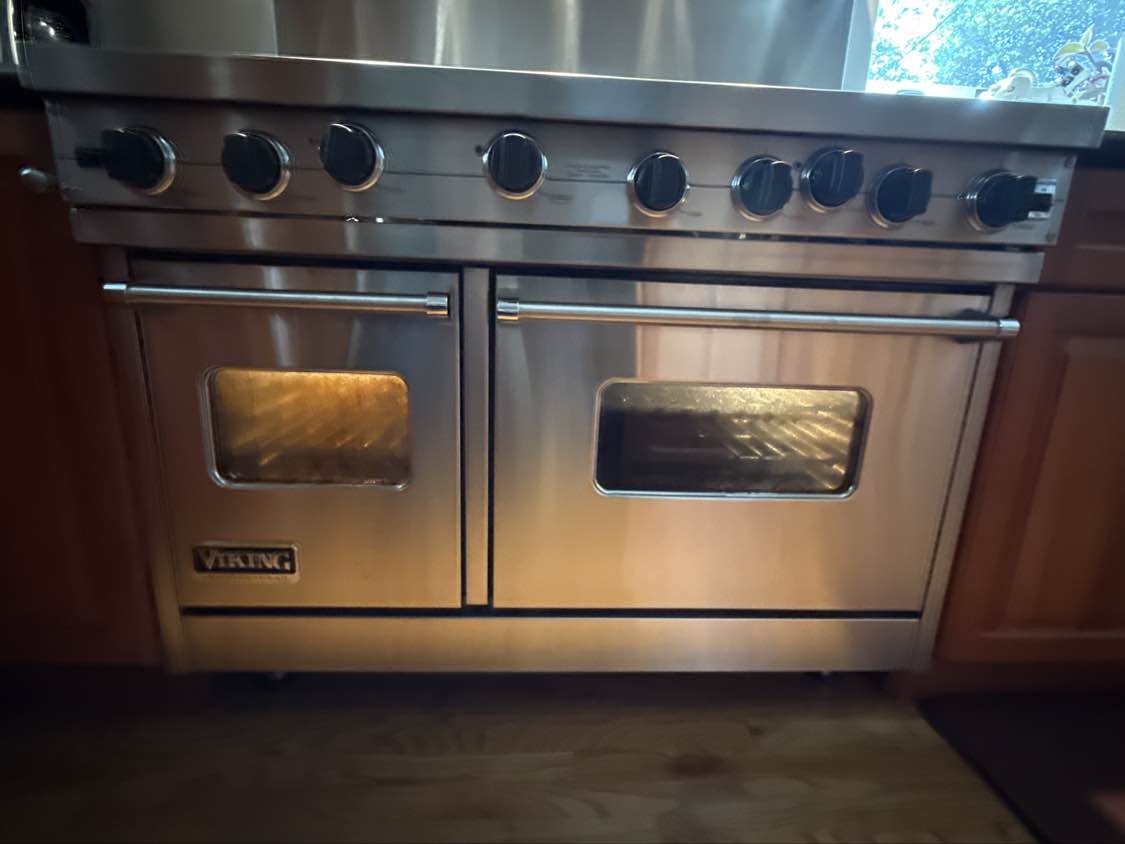 Viking range before cleaning